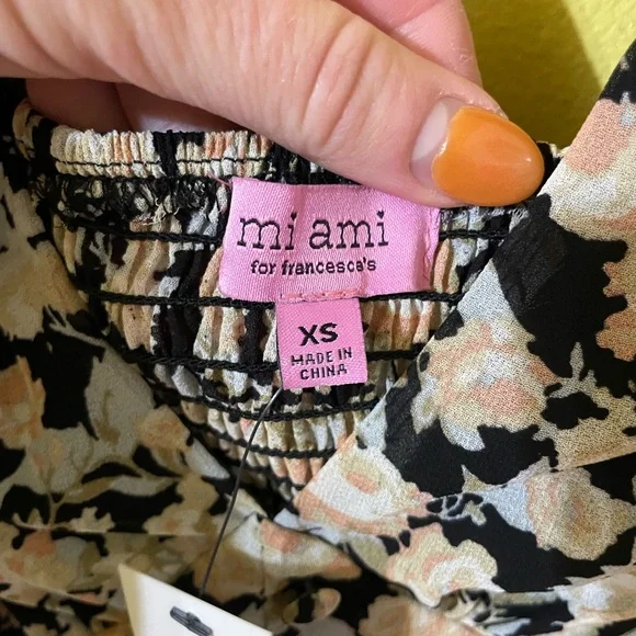 ☀️NWT Miami Black and Cream Floral Blouse - Picture 3 of 5